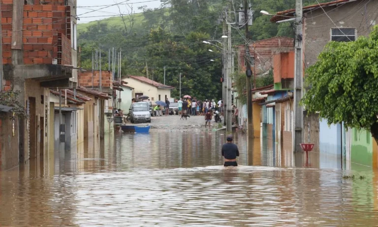 Senado aprova maior rigor em planos contra enchentes e deslizamentos