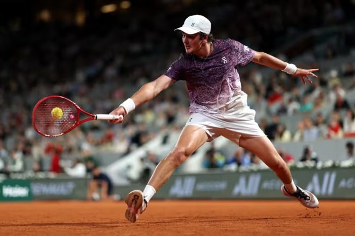 João Fonseca vence Casper Ruud e avança às quartas de final de Roland Garros