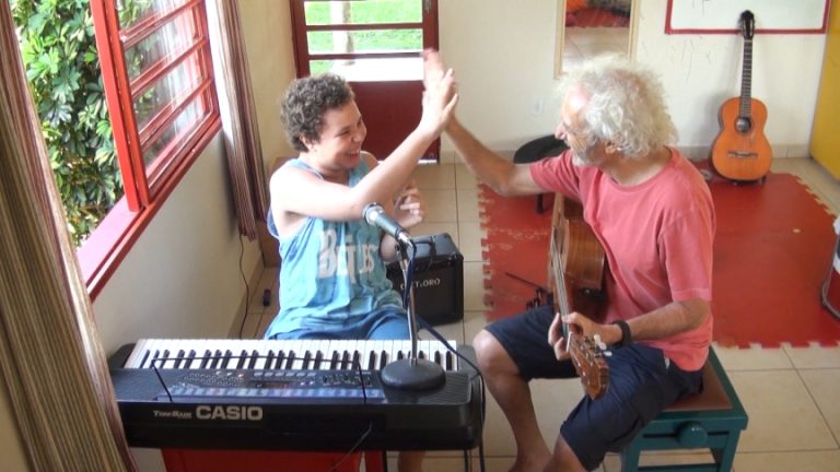 Aracaju recebe sessões e debate de “Meu Amigo Lorenzo”, documentário sobre autismo e música