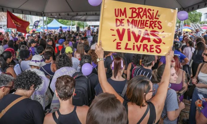 Órfãos de vítimas de feminicídio terão direito a pensão do INSS