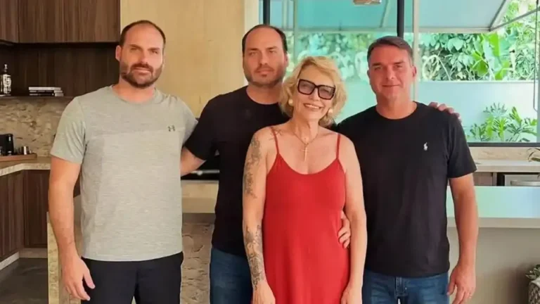 Mãe dos três filhos mais velhos de Bolsonaro pode lançar candidatura ao Senado pelo RJ