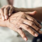 EUA aprovam remédio para Parkinson que age de jeito inédito no cérebro