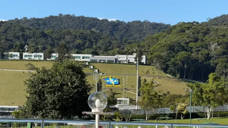 Seleção brasileira se apresenta na Granja Comary, nesta quarta-feira (27), e inicia preparação para a Copa do Mundo