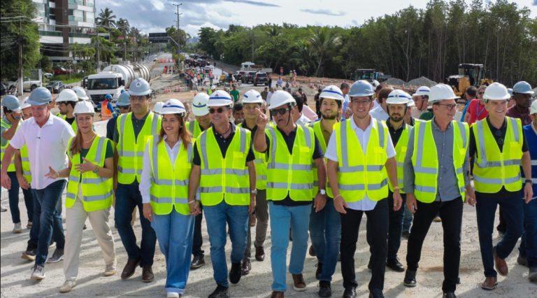 Governador vistoria viaduto do Complexo Viário Senadora Maria do Carmo Alves, em Aracaju, e confirma entrega de obra em 27 de maio