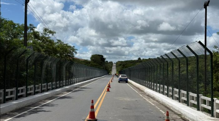 Instalação de guarda-corpos na ponte entre Lagarto e São Domingos é concluída