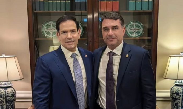 Flávio Bolsonaro se reúne com vice-presidente e secretário de Estado dos EUA