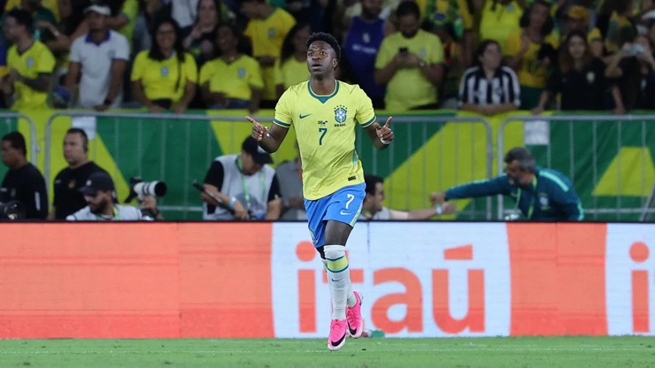 Brasil goleia Panamá no Maracanã e encerra preparação em casa para a Copa do Mundo
