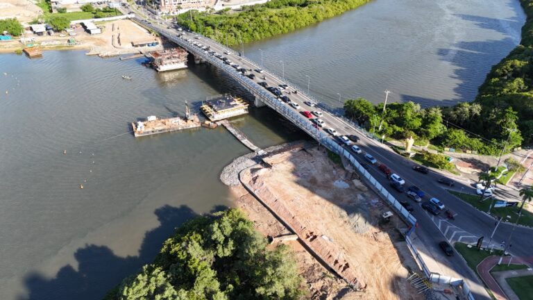 Obras de duplicação provocam mudanças no trânsito da ponte Godofredo Diniz à noite