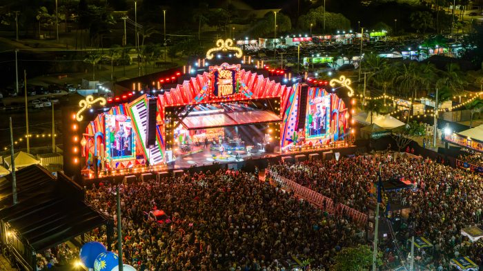 Flor de Maracujá, Dorgival e Magníficos embalam multidão no Arraiá do Povo