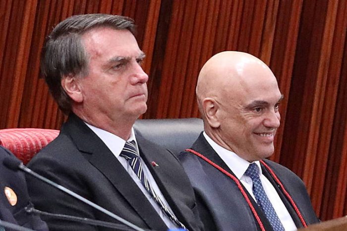 Decisão sobre prisão domiciliar de Bolsonaro é adiada para próxima semana, diz defesa de ex-presidente