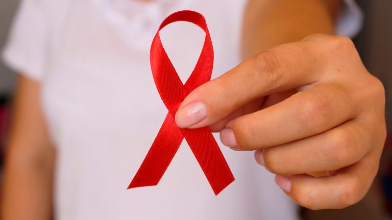 ONU alerta para cortes em financiamento no combate e no tratamento do HIV