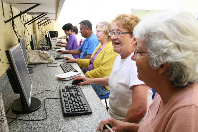 Entenda por que a inclusão digital na terceira idade deve ser estimulada
