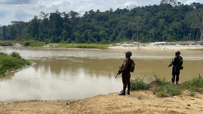 Contingenciamento bilionário no Ministério da Defesa faz Exército suspender operações de combate ao crime organizado nas fronteiras