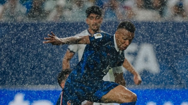 Mbappé brilha, França vence o Iraque e assume liderança do Grupo I na Copa