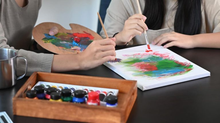 É sancionada lei que regulamenta profissão de arteterapeuta