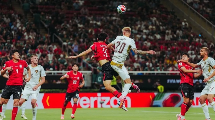 Coreia do Sul vira sobre a Tchéquia e estreia com vitória na Copa do Mundo