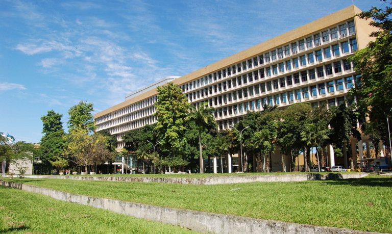 Universidades brasileiras recuam em ranking mundial por perda de competitividade em pesquisas científicas