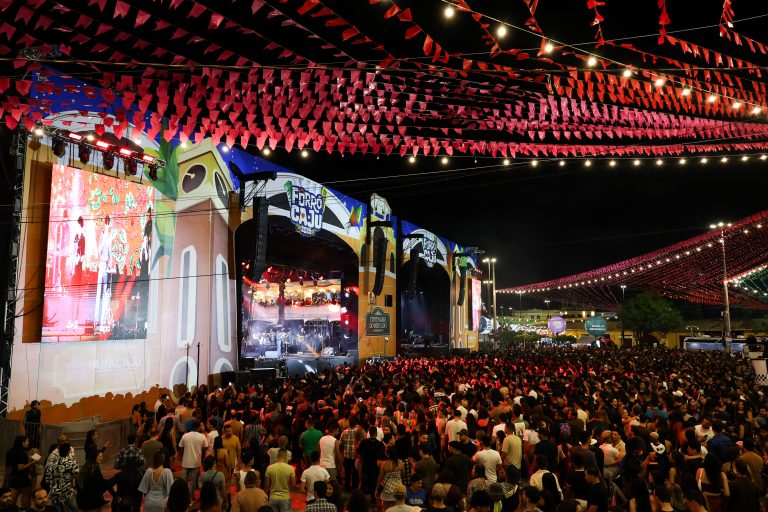 Arrocha, brega e forró marcam a terceira noite do Forró Caju