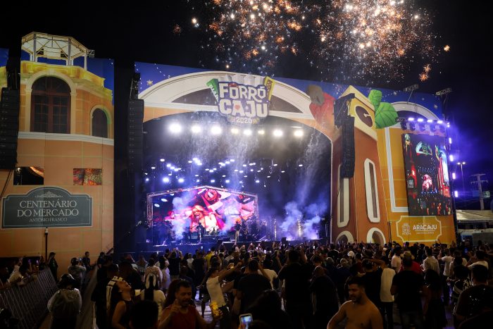 Forró Caju tem noite de romantismo e mistura de ritmos