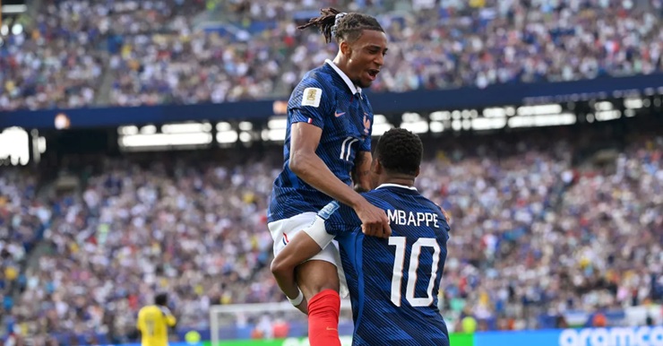 França domina a Suécia, avança às oitavas e vê Mbappé ampliar coleção de recordes