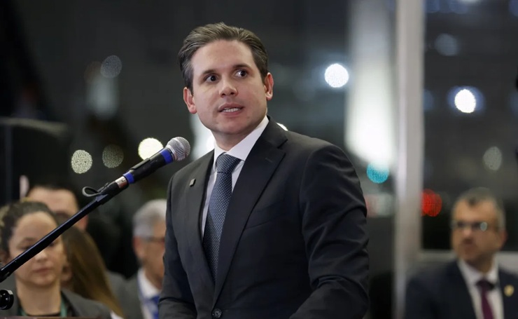 Hugo Motta quer votar proposta do governo sobre fim da 6×1 na próxima semana