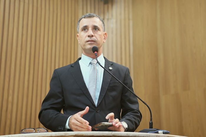 Vice-líder da prefeita Emilia Corrêa na Câmara, Lúcio Flávio renuncia à presidência do PL de Aracaju, mas reafirma permanência no partido e apoio a Flávio Bolsonaro em eleição presidencial