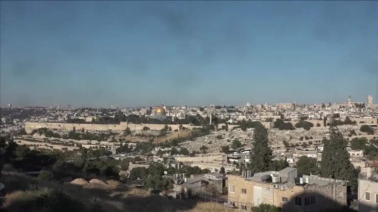 Petroquímica do Irã é atingida, enquanto Israel intercepta onda de mísseis