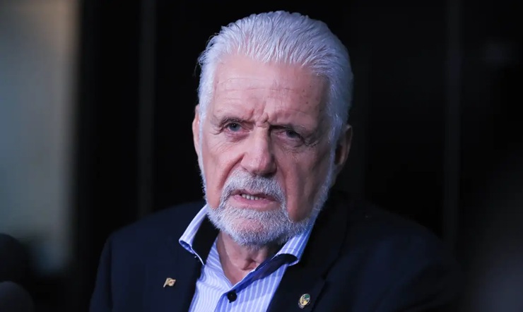 Jaques Wagner anuncia saída da liderança do governo no Senado