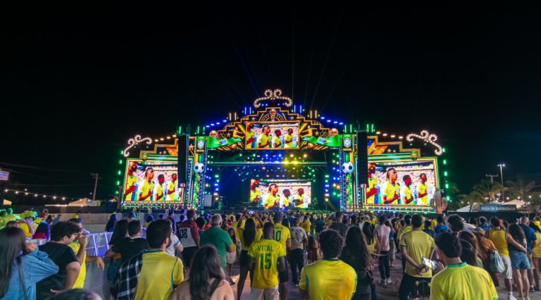 Shows e jogo da Seleção movimentam noite no Arraiá do Povo
