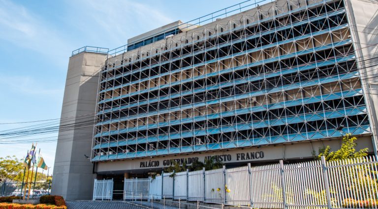 Governo de Sergipe decreta ponto facultativo na sexta-feira