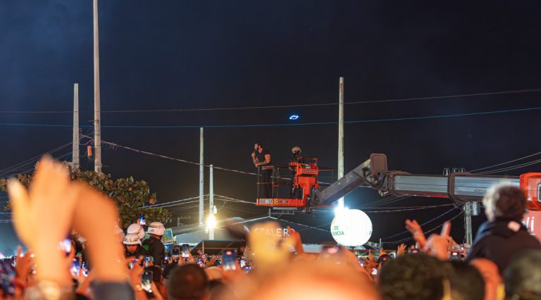 Arraiá do Povo tem noite de multidão e show aéreo de Gusttavo Lima