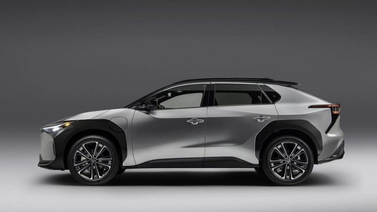 Toyota lança primeiro veículo 100% elétrico no Brasil