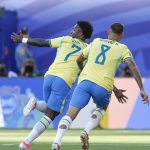 Seleção domina, bate Escócia e se classifica em primeiro no Grupo C