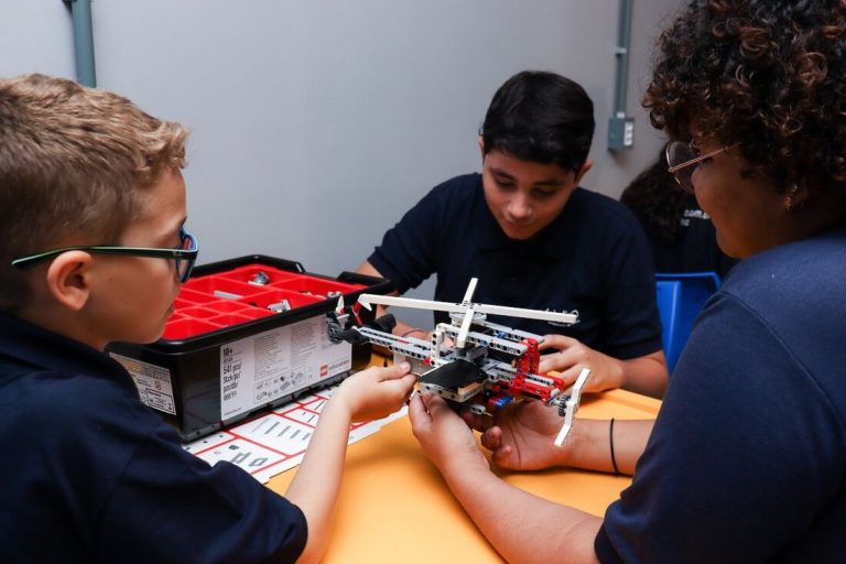 Deputados federais aprovam projeto de lei que autoriza ensino da robótica na rede escolar