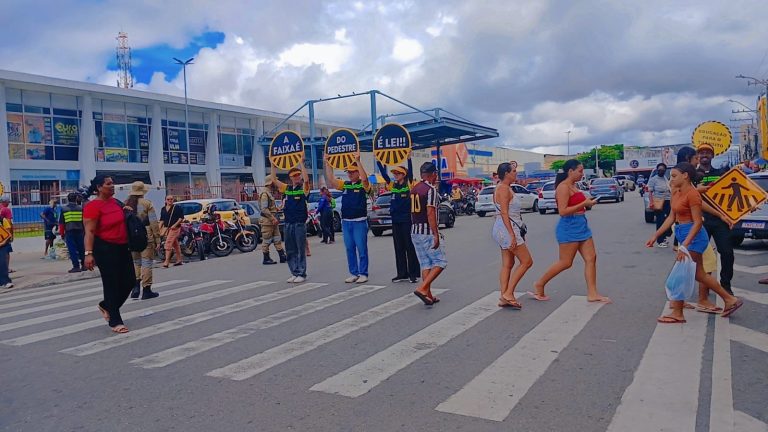 Ação “Forró na Faixa” mistura cultura junina e conscientização no trânsito