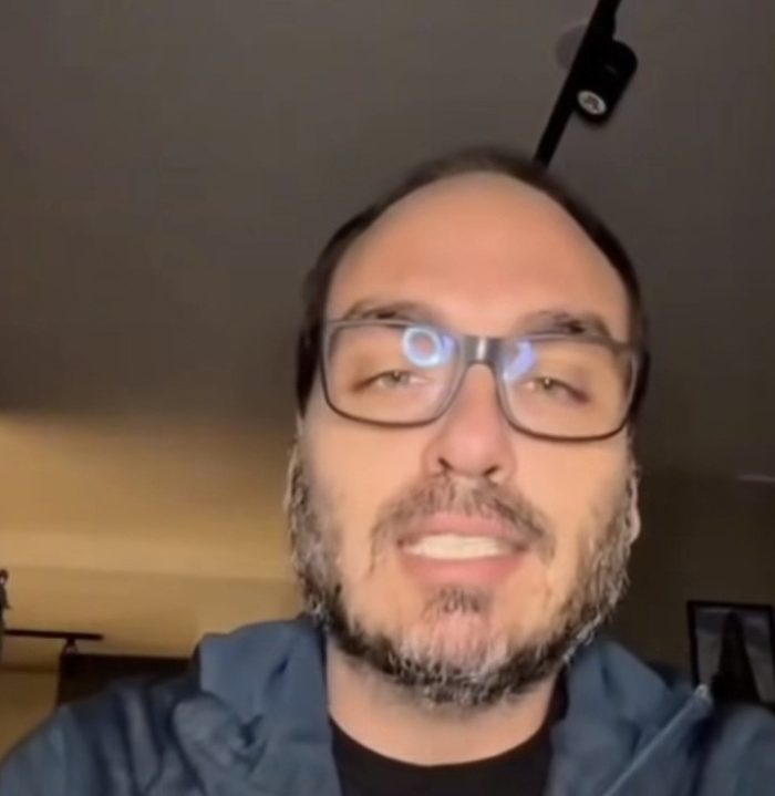 Carlos Bolsonaro confirma presença em Aracaju nesta terça-feira (7) para fortalecer o bolsonarismo no Nordeste