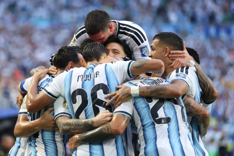 Argentina vence Cabo Verde e avança às oitavas de final da Copa do Mundo