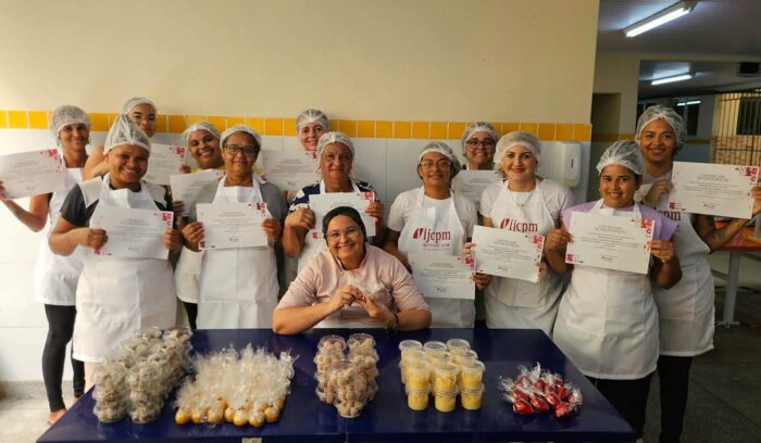 Em Aracaju, mulheres do bairro Novo Paraíso apostam na cozinha como porta de entrada para empreendedorismo