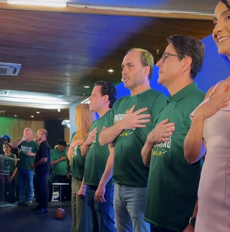 Carlos Bolsonaro visita Sergipe para encontro com apoiadores de direita