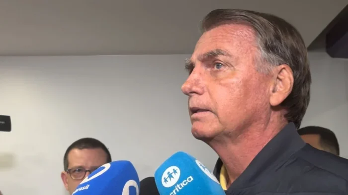 TSE decide liberar uso da imagem de Bolsonaro em santinhos de candidatos de todo o país