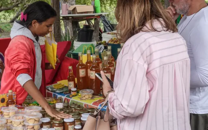 Saiba como mulheres transformam a mangaba em símbolo de preservação econômica e cultural em Aracaju