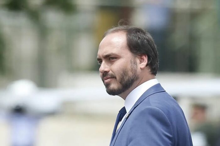 Investigação contra Carlos e antiga cúpula da Abin segue na 1ª instância