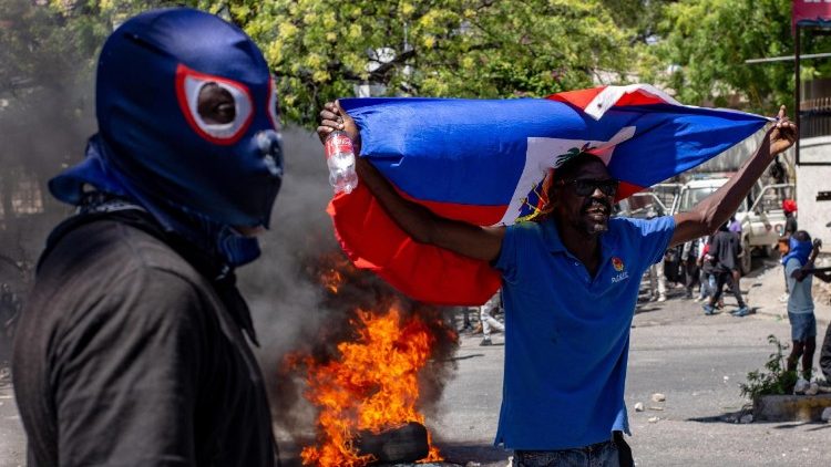 Após dez anos, Haiti, acometido por violência de gangues, anuncia primeiras eleições gerais para dezembro