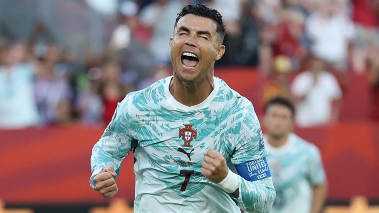 Portugal busca virada no fim contra a Croácia e avança às oitavas da Copa