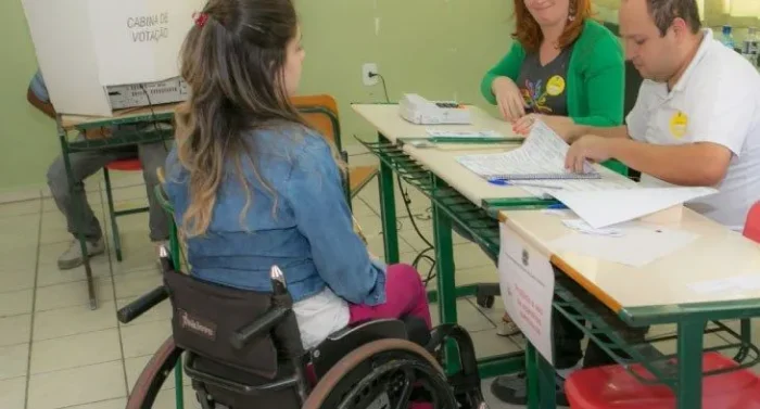Cresce mais de 40% número de eleitores com deficiência e de seções com acessibilidade
