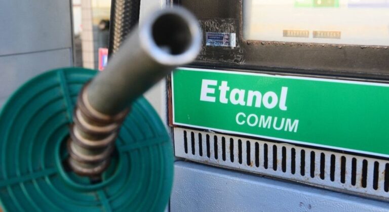 Governo federal aumenta mistura de etanol anidro na gasolina para 32%; veículos podem sentir impacto
