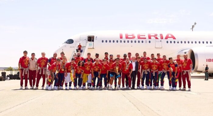 Espanha desembarca em Madri com a taça de campeã do mundo