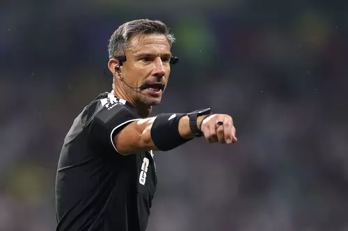Esloveno Slavko Vinčić será o árbitro de final da Copa do Mundo neste domingo (19)