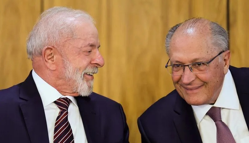 PSB oficializa apoio a Lula e escolha de Alckmin para vice
