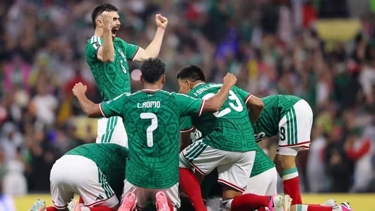 México vence o Equador, quebra jejum de 40 anos e avança às oitavas da Copa